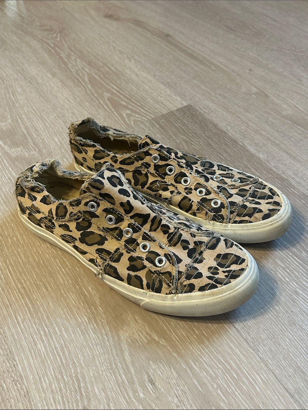 Corkys Leopard Print Women’s Slip-On Canvas Sneakers Sz 10